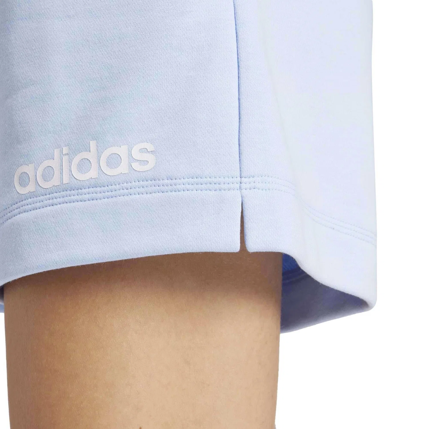 Женские шорты из футера с принтом Lin Ft Sho Adidas, Hellblau — фото 4