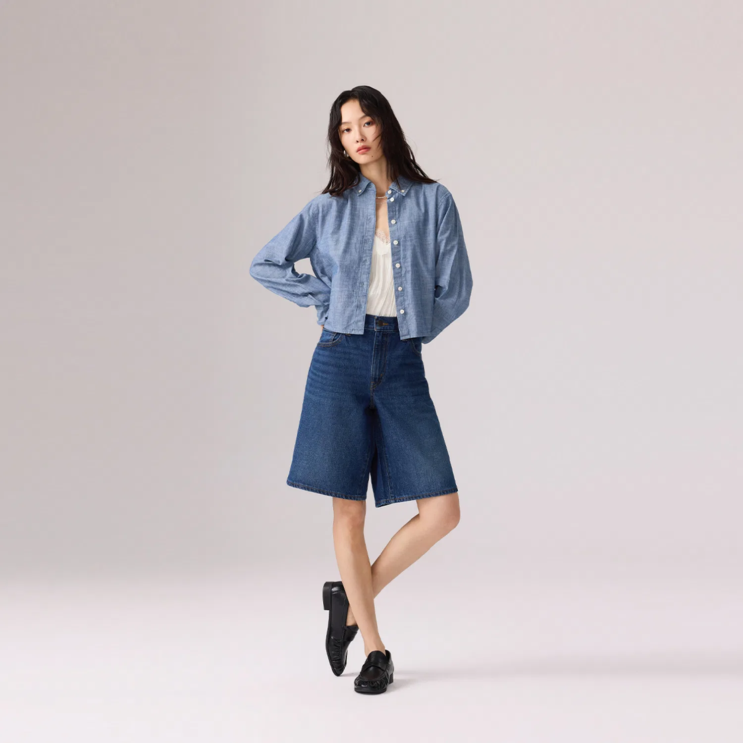 Женские джинсовые шорты прямого кроя, темно-синие, Levis — фото 4