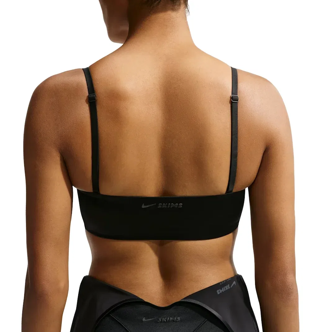 Бюстгальтер SKIMS Satin Shine Convertible Bandeau Bra 'Obsidian' Nike, Obsidian — фото 2