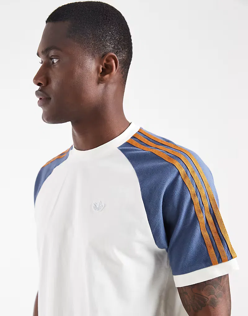 Футболка-реглан Adidas Originals, кремовый и темно-синий — фото 2
