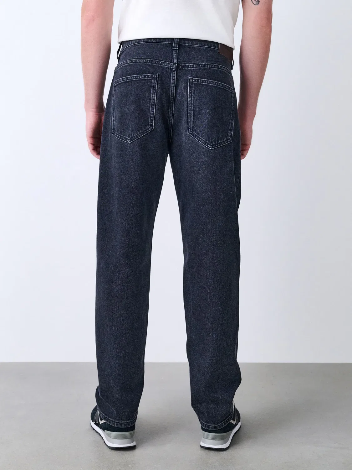 Джинсы Relaxed Tapered Fit Vintage Wash Next, черный — фото 3
