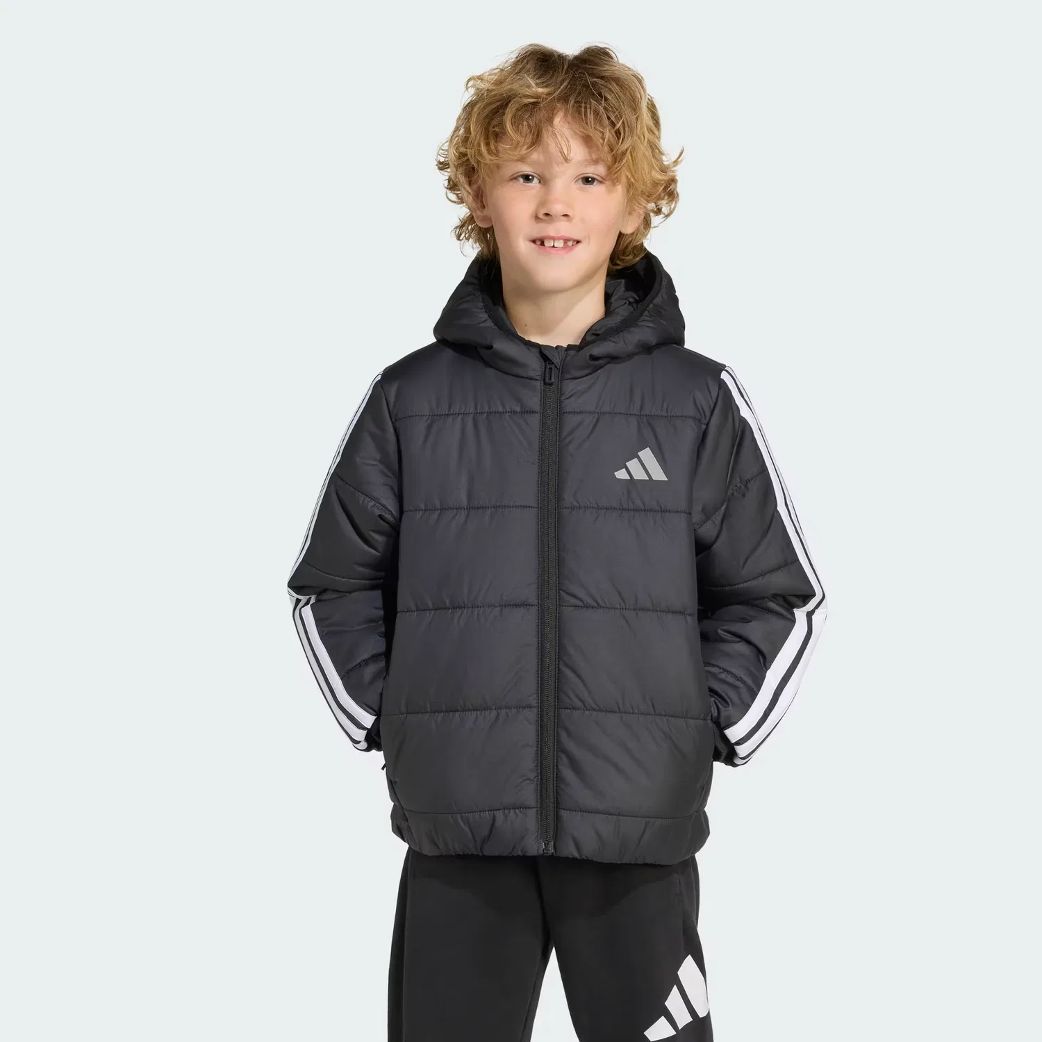 Детская стеганая куртка на молнии Essentials 3-Stripes Adidas Sportswear, черный/белый — фото 3