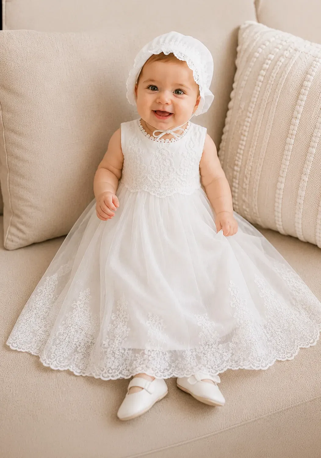 Платье для крещения с чепчиком Lilith Lilly + Bo, White