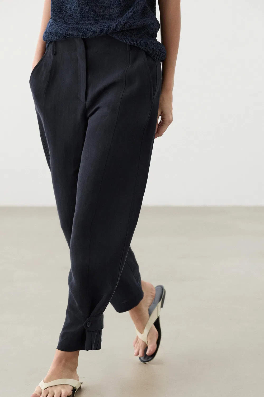 Брюки Massimo Dutti, струящиеся, из смесовой льняной ткани, темно-синие — фото 2
