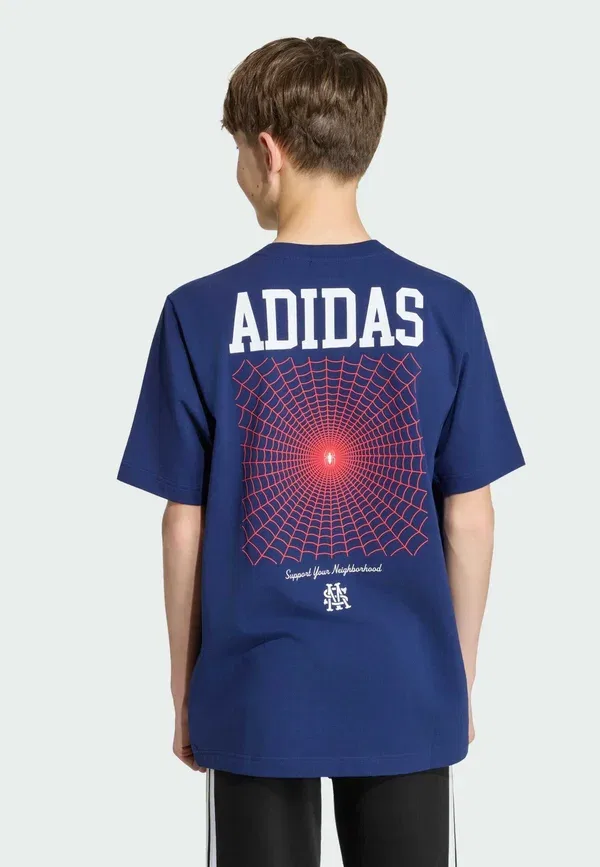 Футболка Adidas Marvel Spider-man с принтом, унисекс Adidas Sportswear, белый/темно-синий