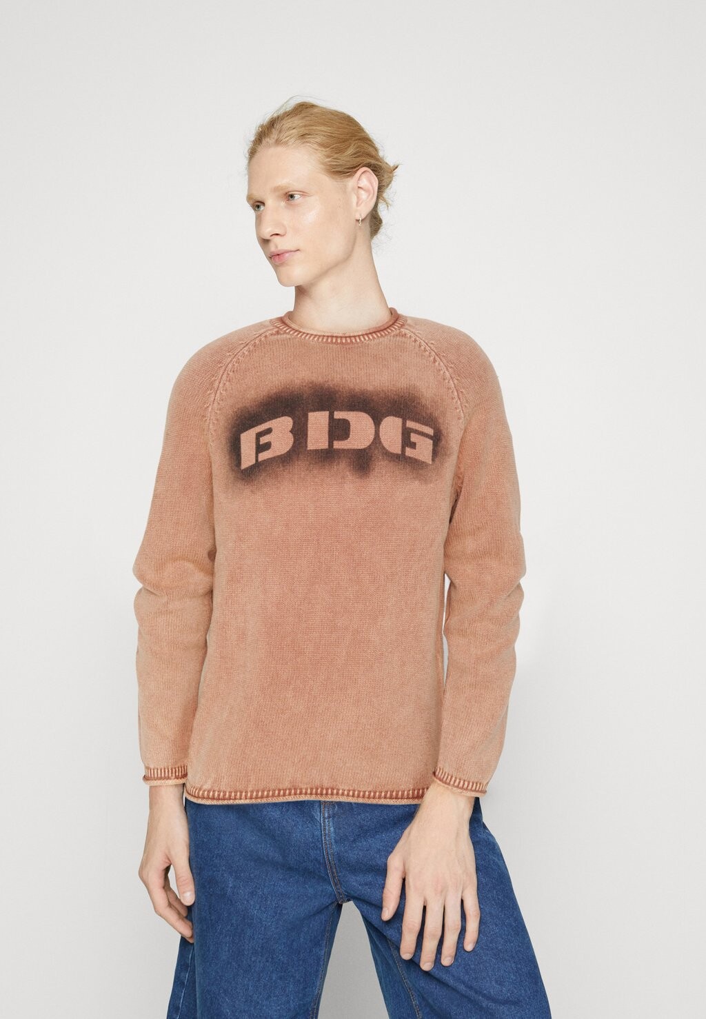 

Свитер SPRAY ACID BDG Urban Outfitters, персиковый