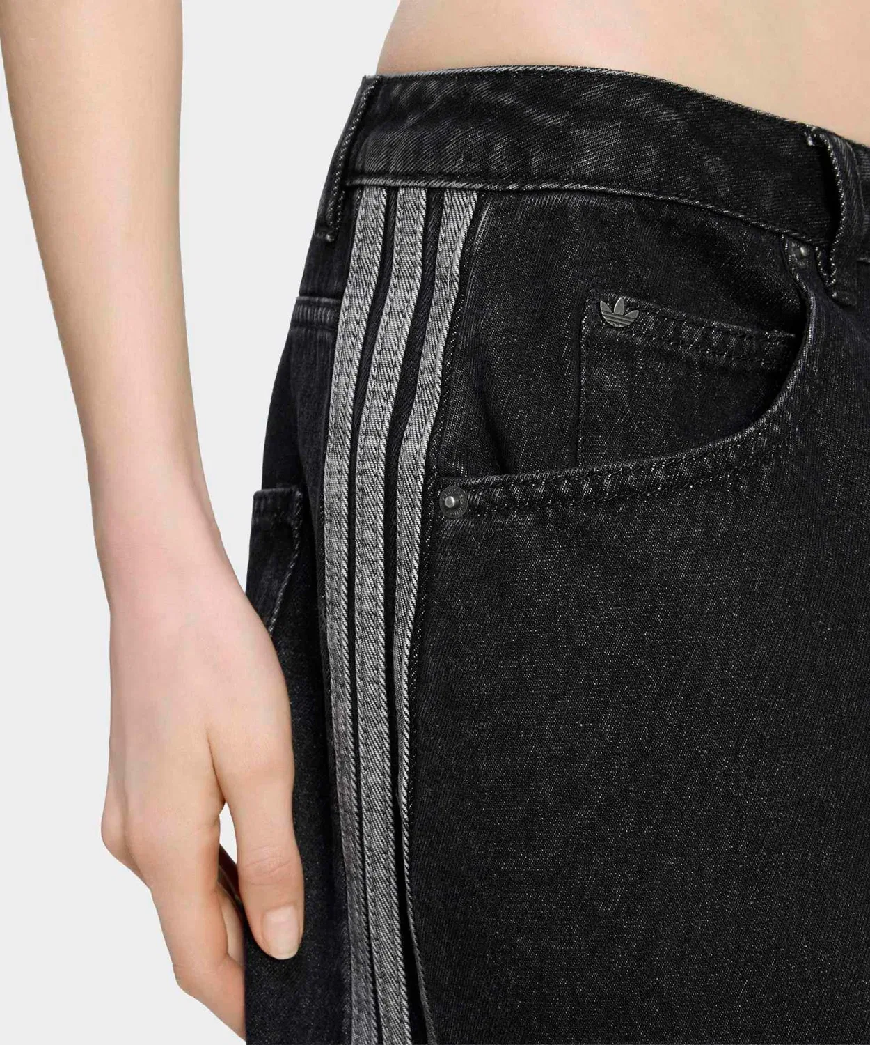 Женские джинсы с широкой штаниной High Rise Barrel Leg Denim Pant Adidas, Black — фото 4