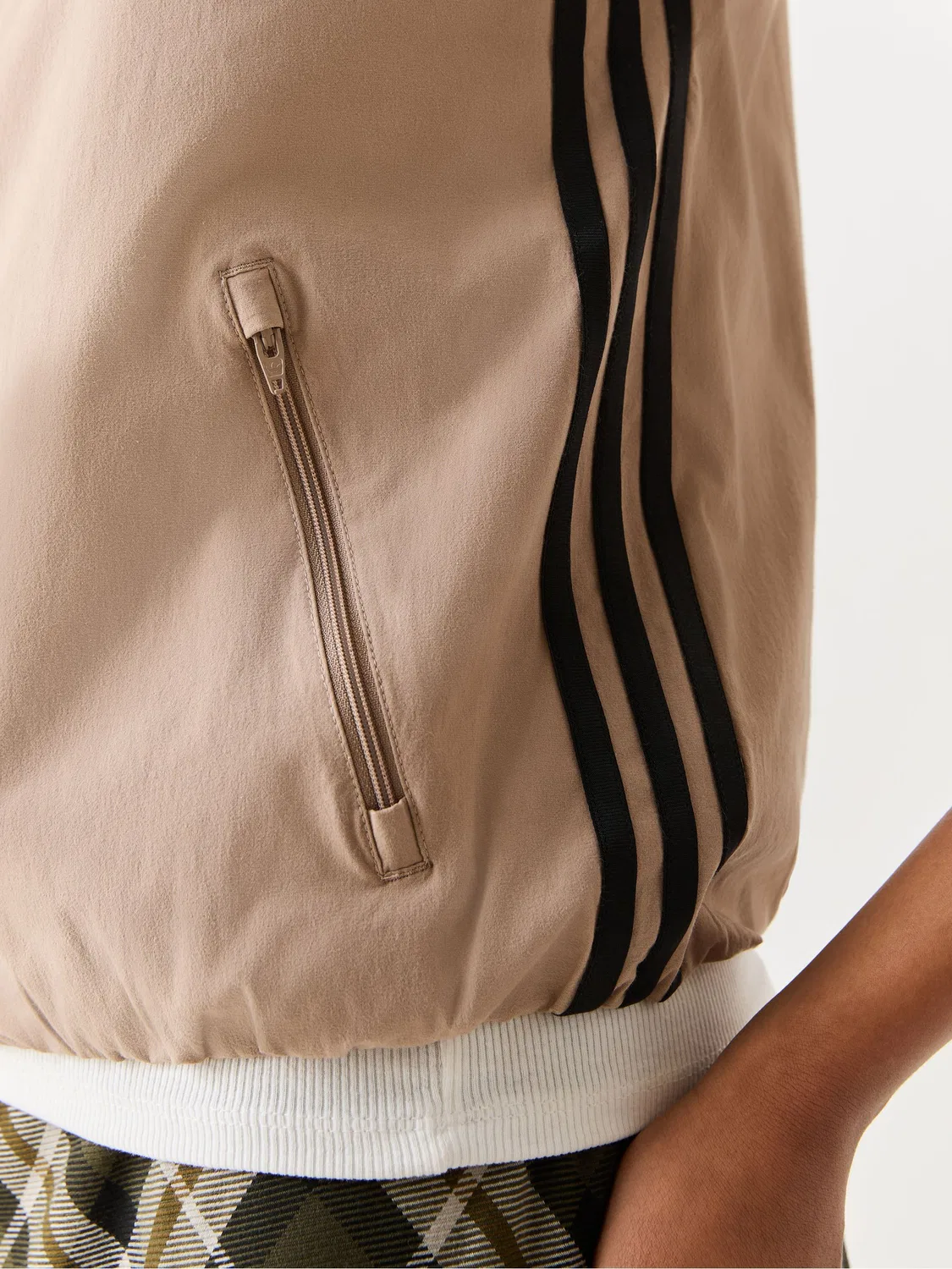Жилет без рукавов, свободный крой, Adilenium 5.0, adidas Originals, коричневый — фото 4