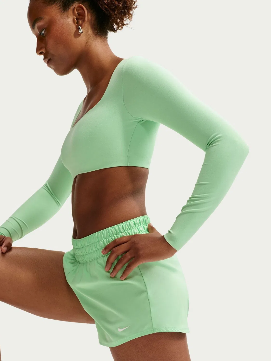 Шорты Nike Green One Dri-FIT со средней посадкой, 3 дюйма, на подкладке