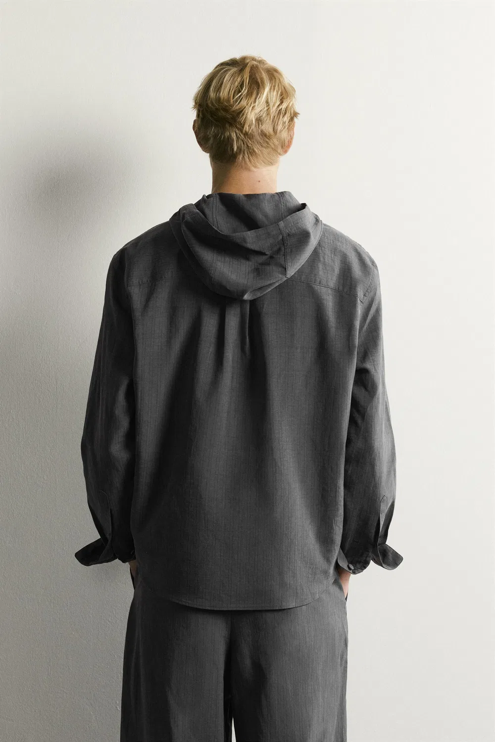 Полосатая струящаяся рубашка с капюшоном ZARA, Anthracite grey — фото 3