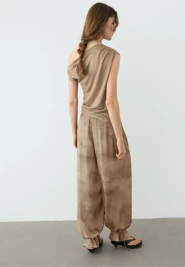 Брюки с отделкой-завязками Flowing pants with tie-detail hem Massimo Dutti, бежевые — фото 3