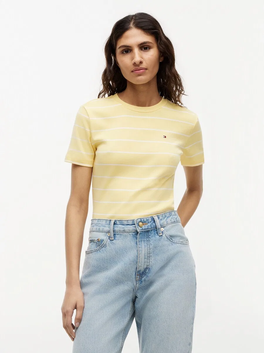 Футболка TOMMY HILFIGER 'Flag Embroidery Slim' светло-желтого цвета — фото 3