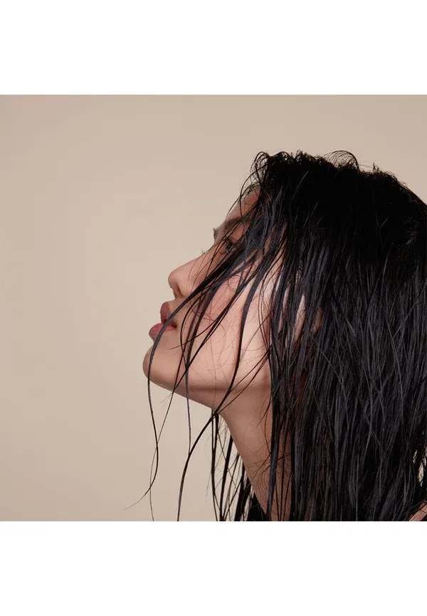 Шампунь для всех типов волос Medium Hair Shampoo Refill Ouai, 946 мл — фото 2