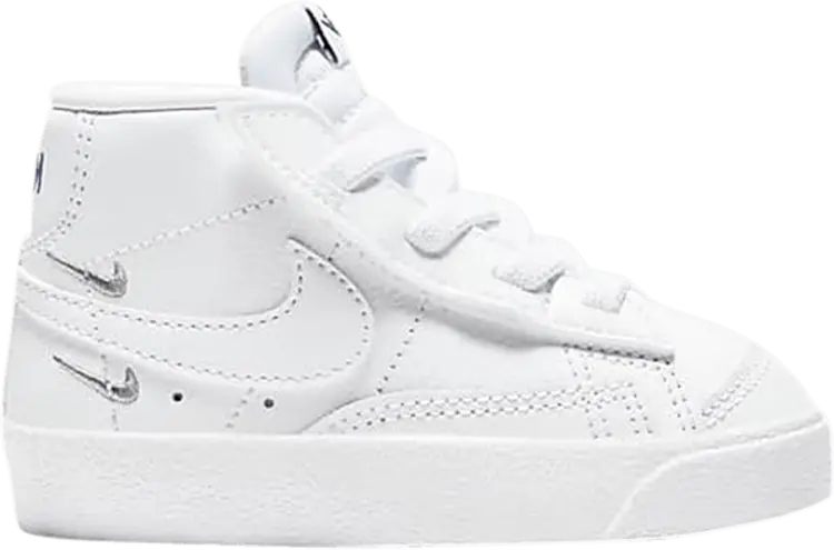

Кроссовки Nike Blazer Mid '77 SE TD 'Sisterhood - White Metallic Silver', белый
