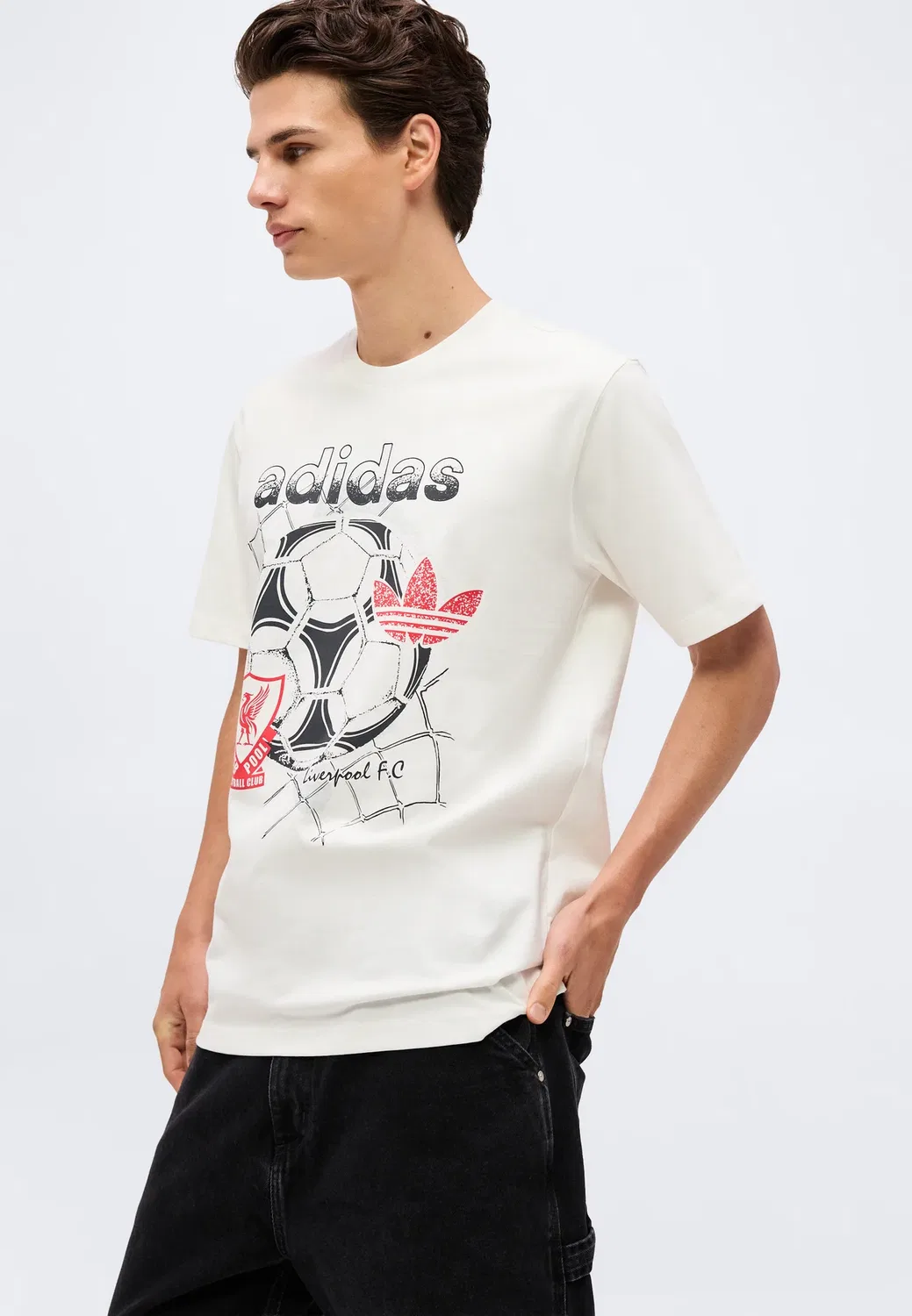 Футболка с графическим принтом "Ливерпуль" - клубная одежда Adidas Originals, Core White — фото 4