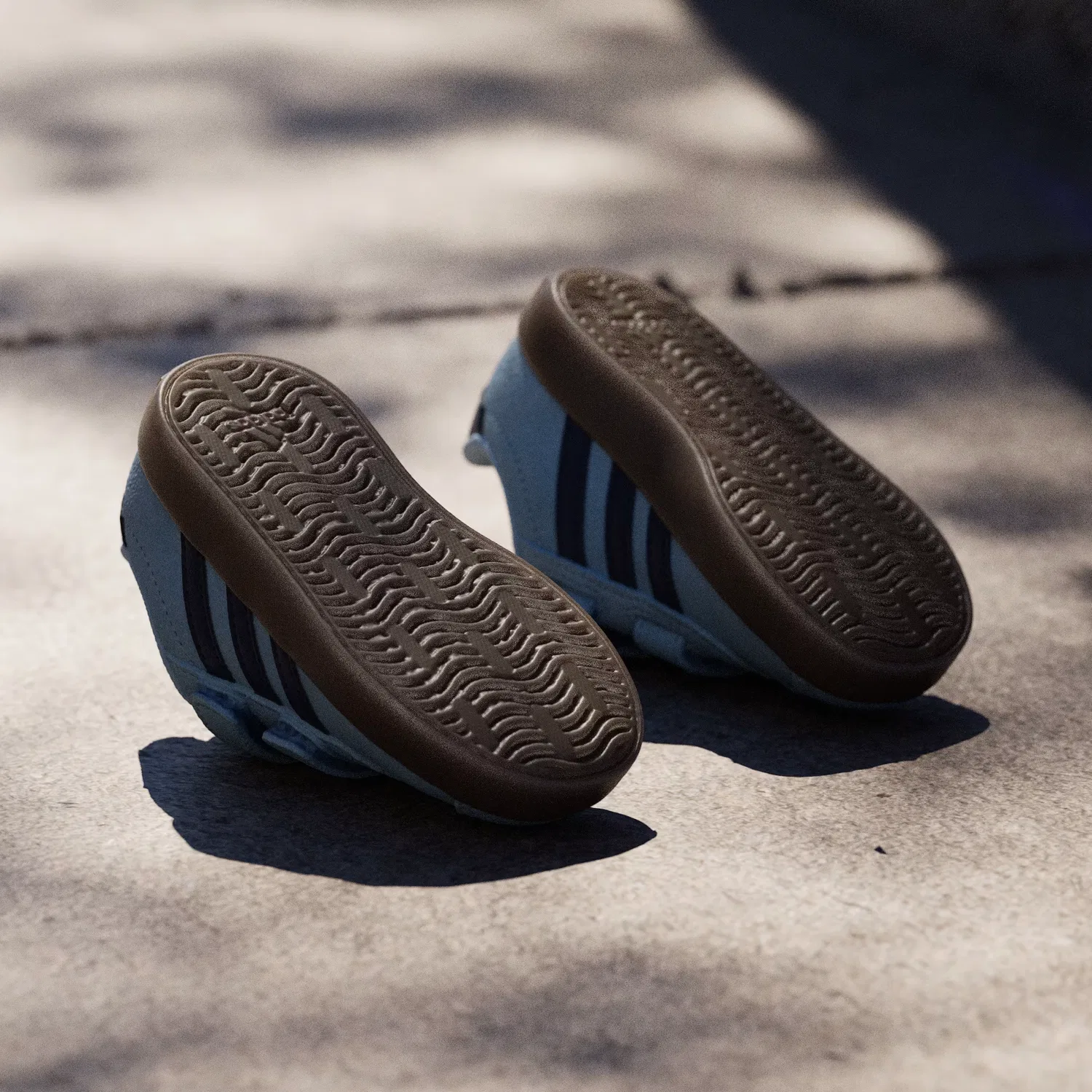 Детские кроссовки на липучках VL Court 3.0 Adidas Sportswear, небесно-голубой/темно-индиго/медовый — фото 4