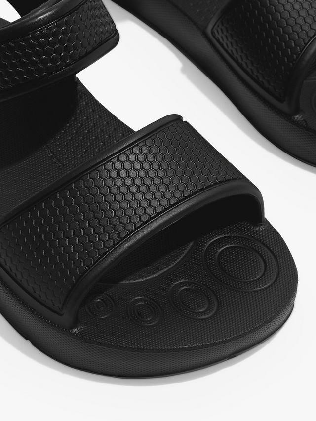 Детские сандалии Iqushion с задней застежкой и перламутровым покрытием FitFlop, Black — фото 3