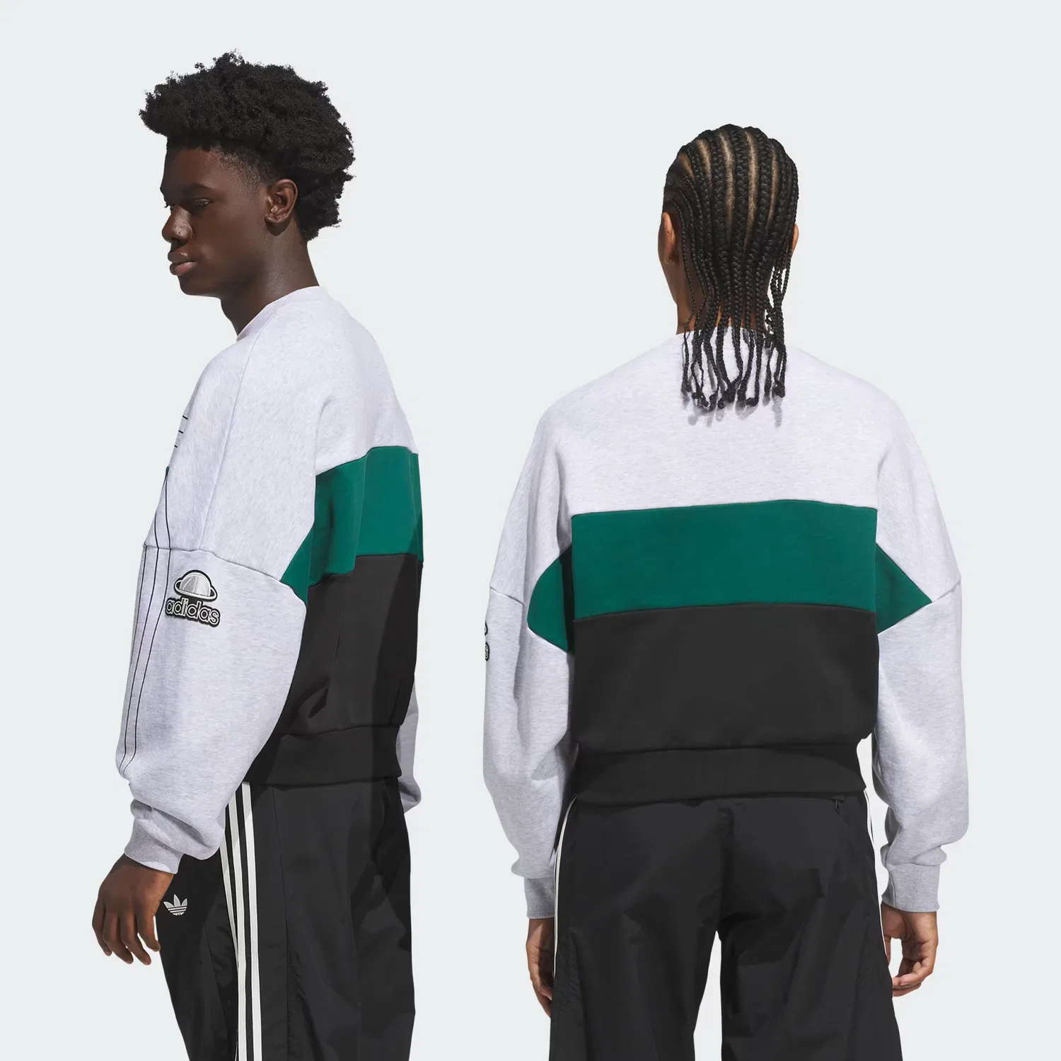 Свитшот оверсайз Varsity Crewneck Adidas Originals, светло-серый меланж — фото 2