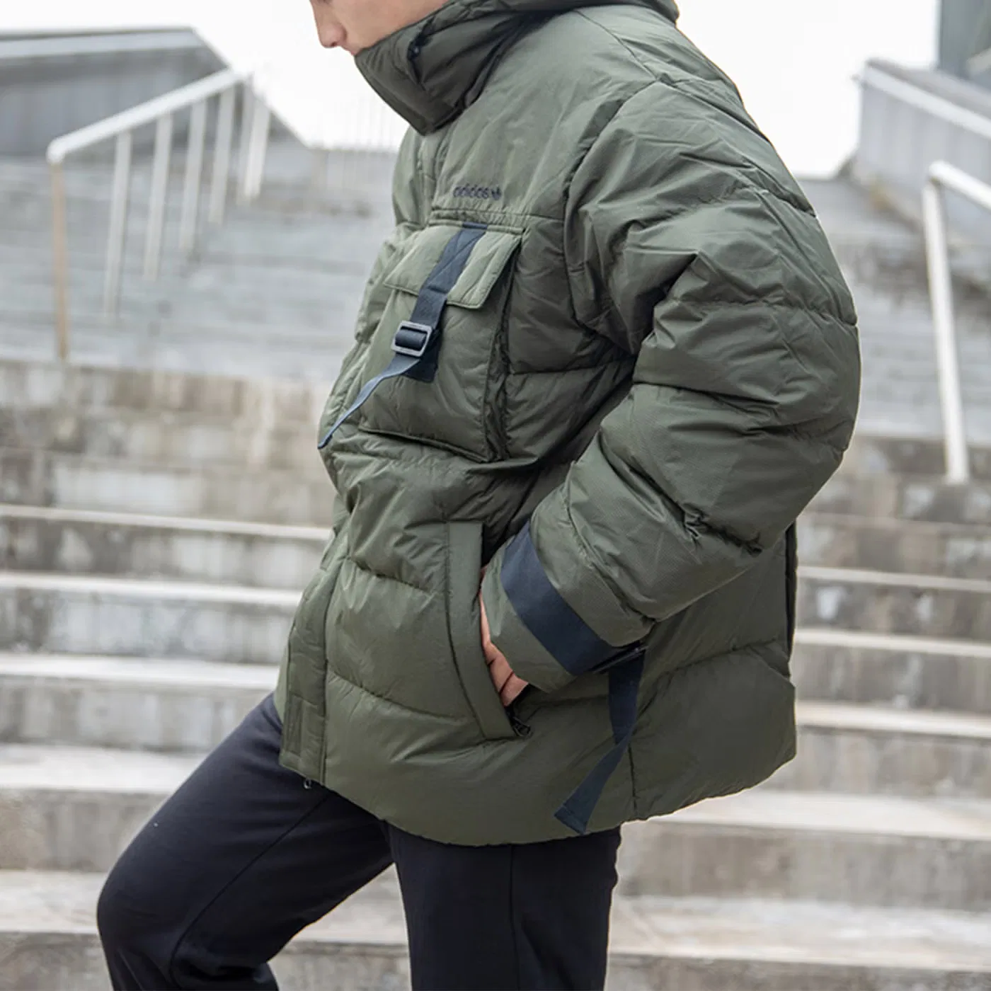 Куртка зимняя на пуху с капюшоном Originals Utility Adidas, зеленый — фото 4