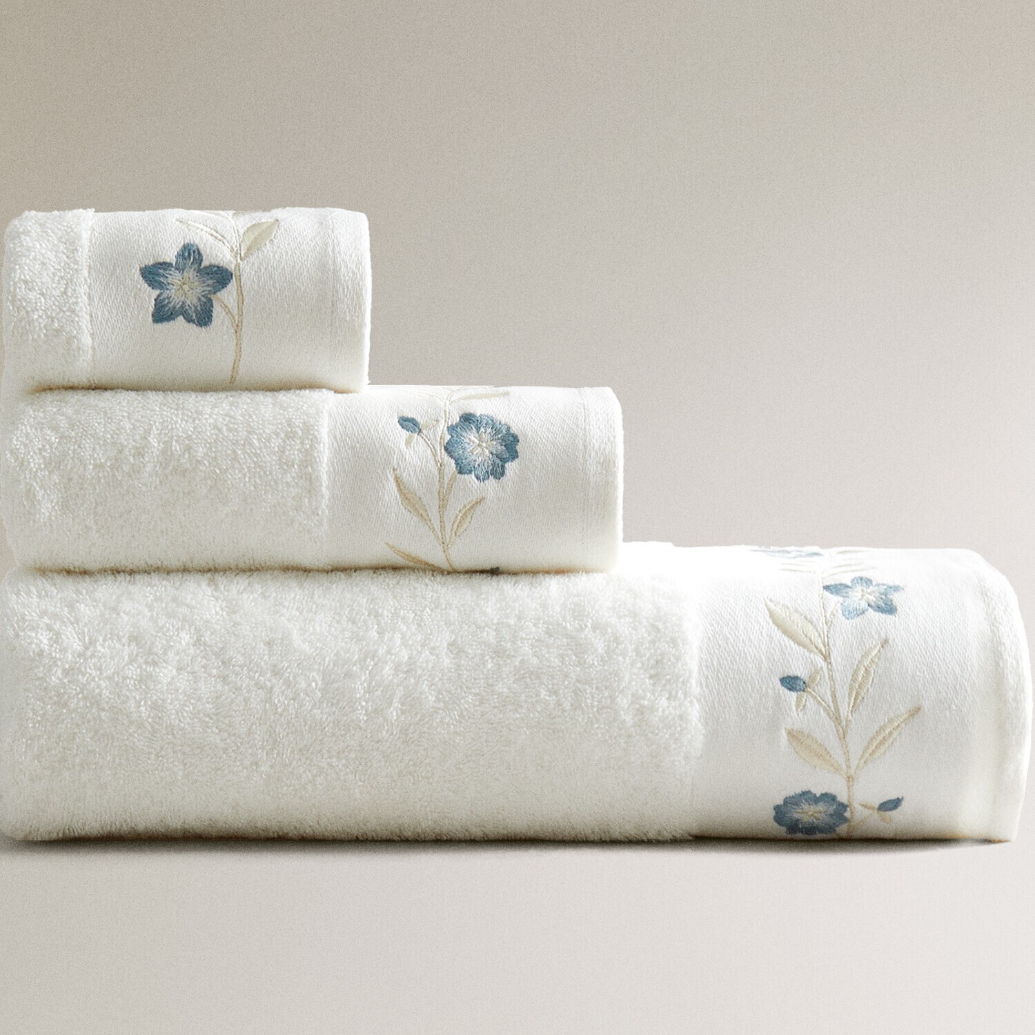 

Полотенце Zara Home Cotton With Floral Embroidery, желтовато-белый