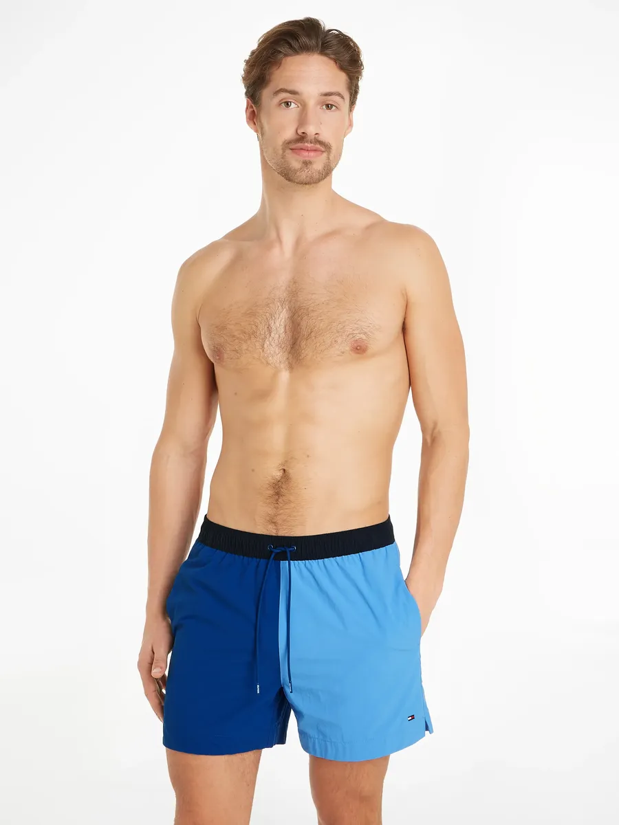 

Купальные шорты Tommy Hilfiger Swimwear "СРЕДНЯЯ КУЛИСКА", с фирменной этикеткой на поясе, синий