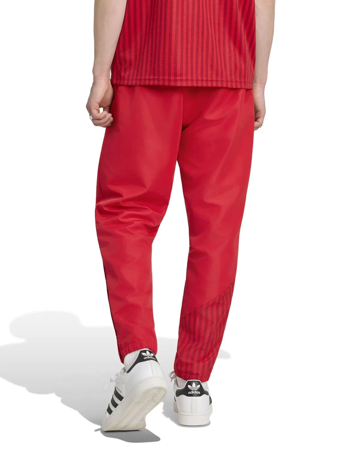 Спортивные брюки Adidas Performance Tapered Workout Pants FCB ST красного цвета — фото 3