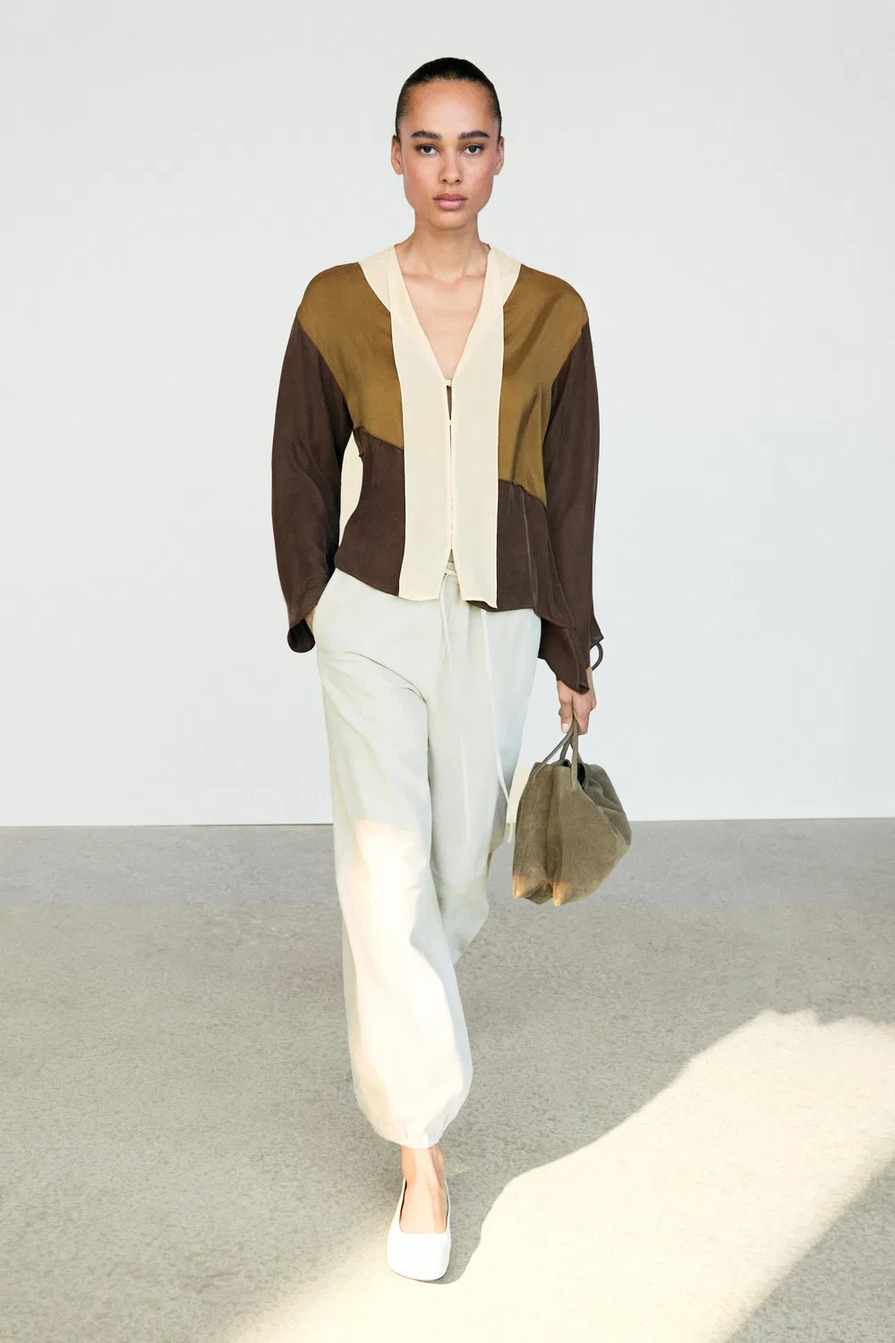 Рубашка Massimo Dutti, струящаяся, шоколадный