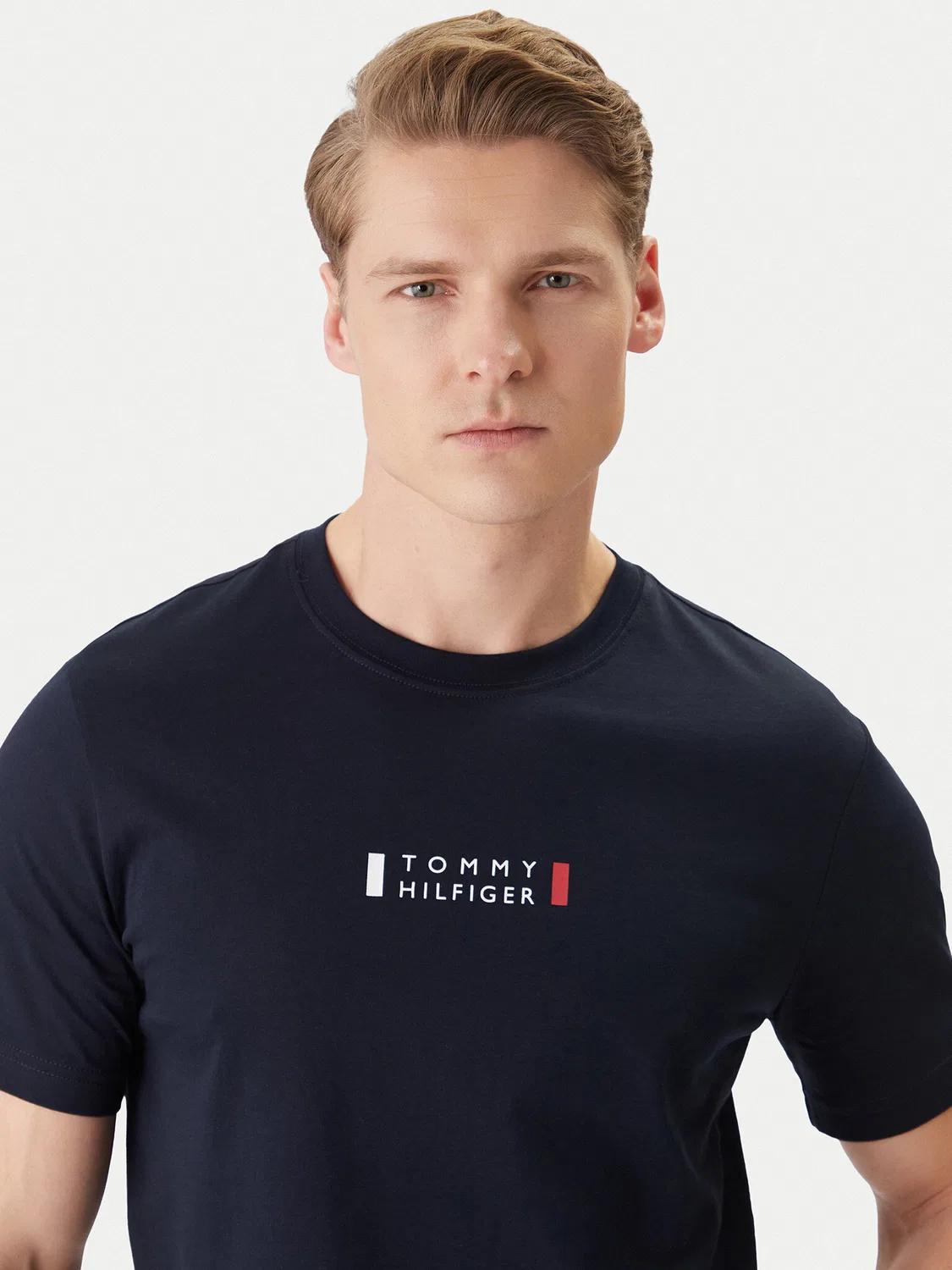 Мужская футболка стандартного кроя Brand Love Small Center Tee Tommy Hilfiger, темно-синий — фото 4