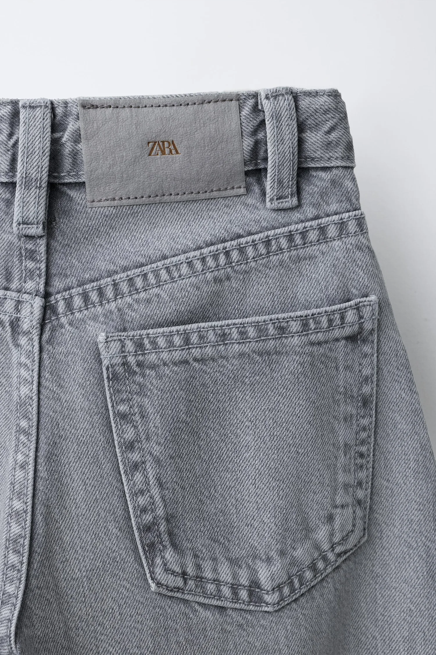 Рваные джинсы-бочки Zara, серый — фото 4