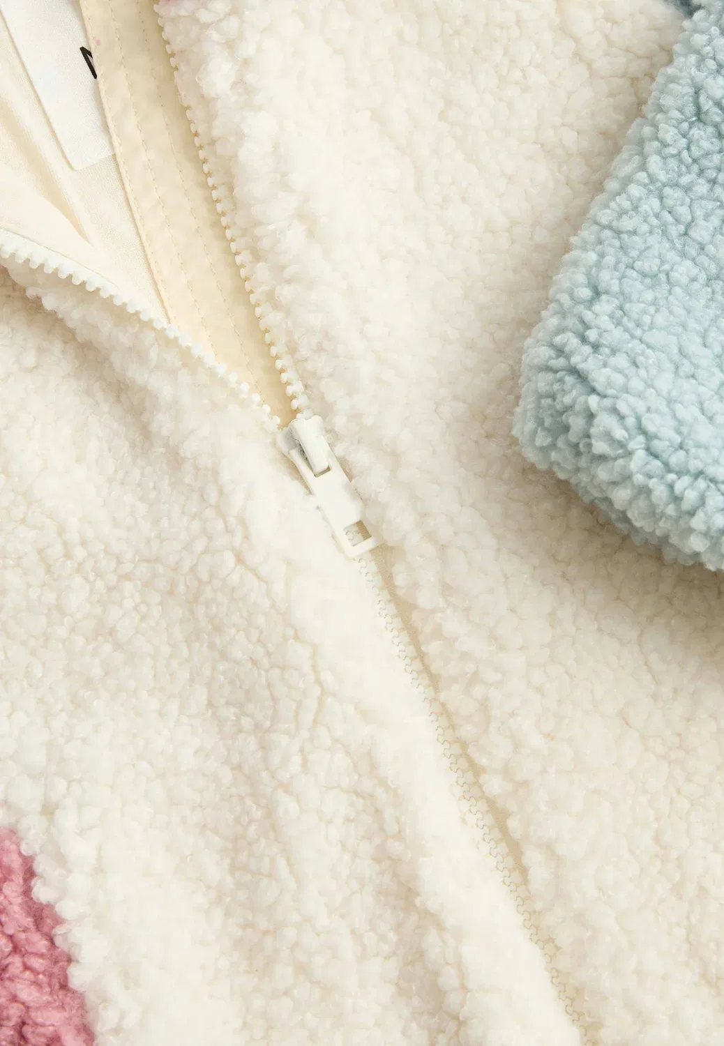 Куртка Borg с цветовыми блоками (0-5 лет). Унисекс - флисовая куртка Marks & Spencer, Cream Mix — фото 3