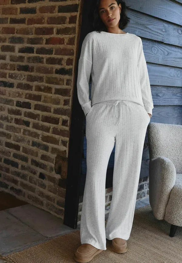 Пижамный комплект из вискозы, Tall fit - cosy long sleeve set, Next, белый — фото 2