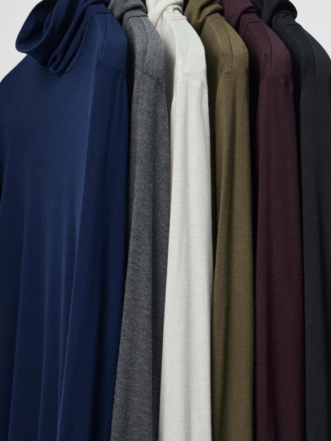 Футболка с высоким воротом из смесового материала HEATTECH с 9% кашемира Uniqlo, светло-бежевый — фото 2
