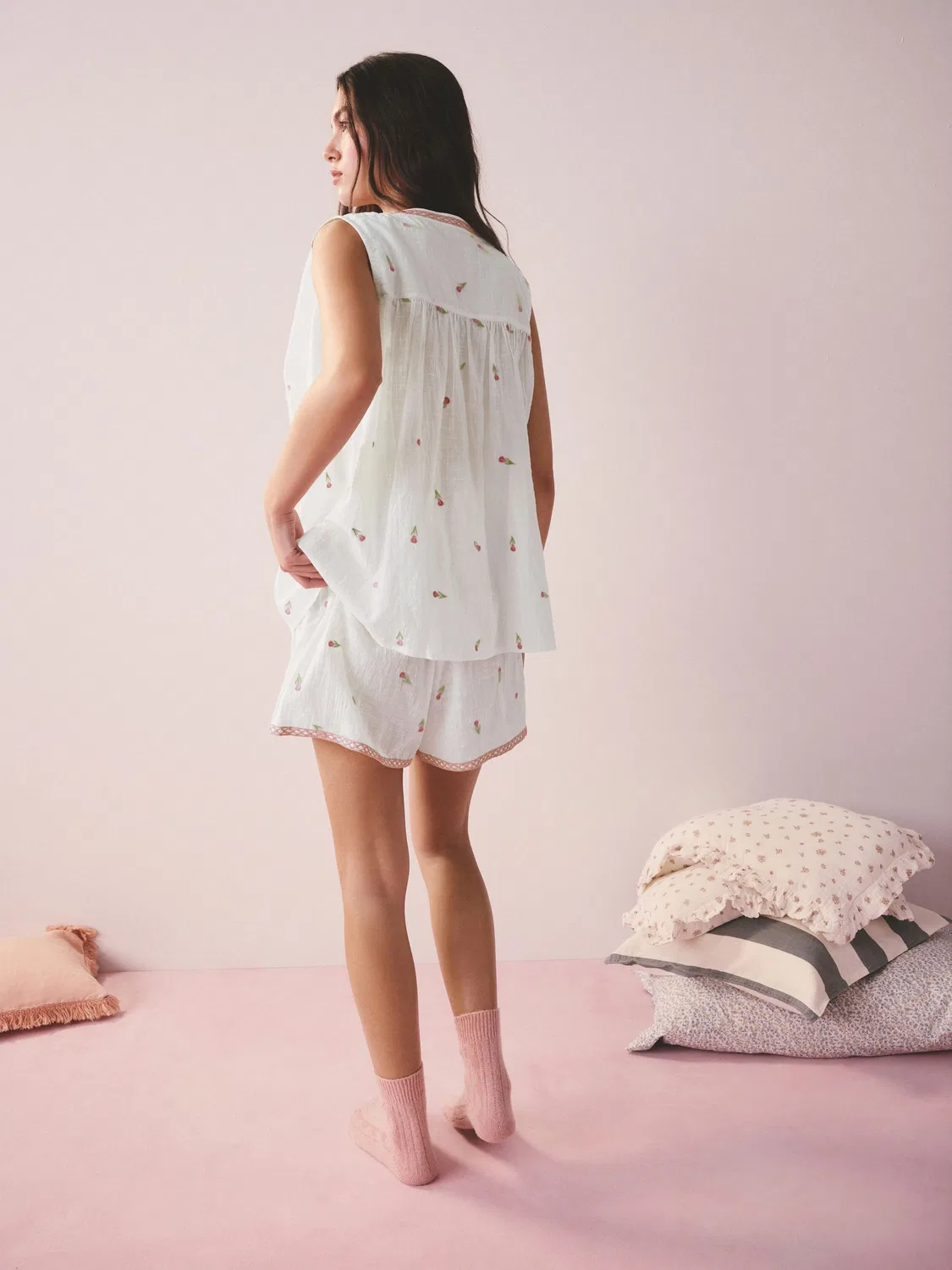 Пижама с вышивкой тюльпанов Cotton Vest Next, белый с вышивкой — фото 4