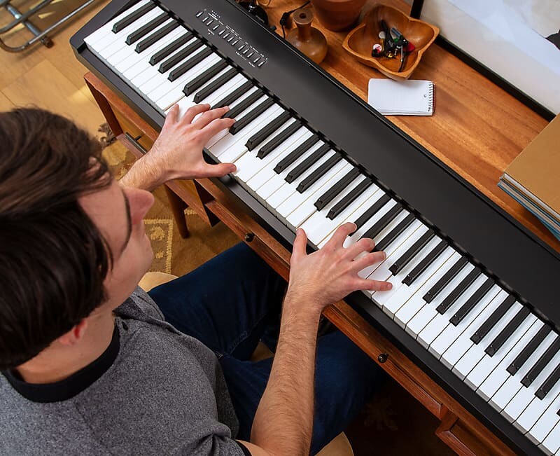

Roland FP-30X-BK SuperNATURAL Популярное портативное электрическое пианино с модернизированным исполнением, черное