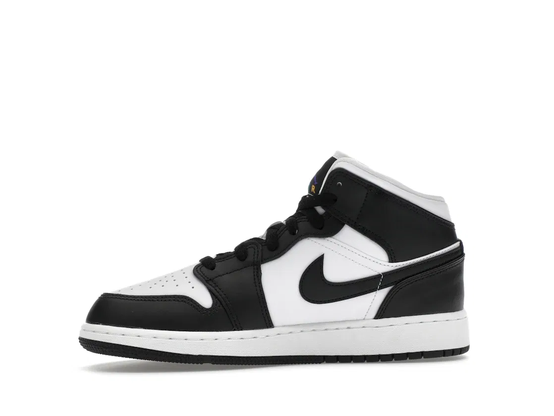 Детские кроссовки с голографическим эффектом Jordan 1 Mid Jordan, Black/New Emerald/University Red/Dark Concord — фото 3
