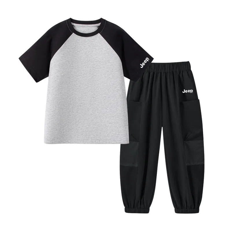 Детский спортивный комплект с принтом Jeep, Gray Black/E White Text Mid-Left Sleeve K-Black/E White Logo K