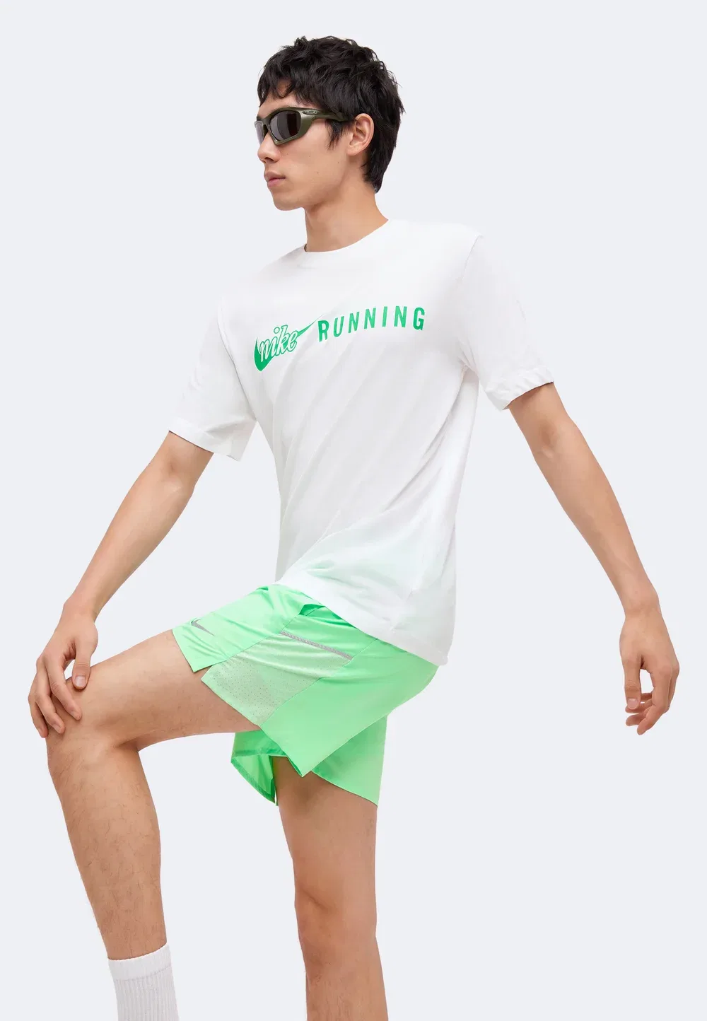 Шорты Miler - шорты 2-в-1 Nike Performance, Illusion Green/Cucumber Calm/Reflective Silver-Coloured — фото 4