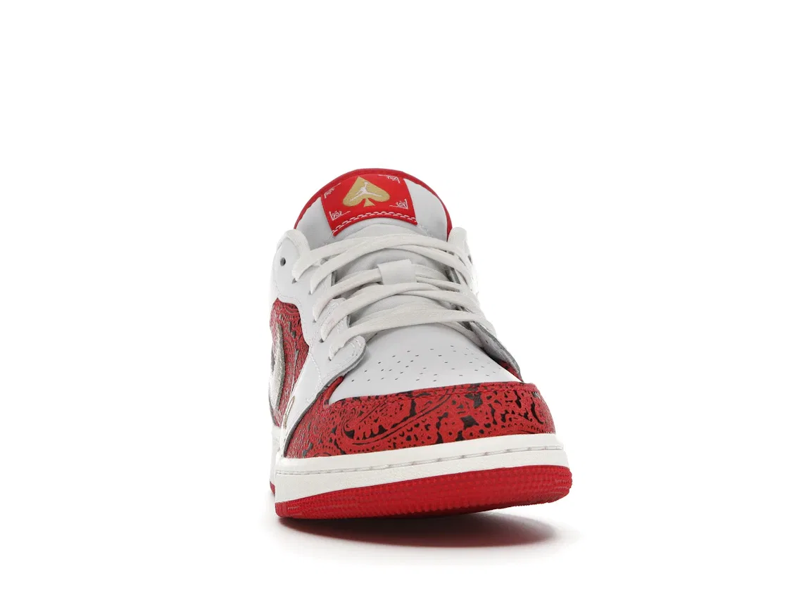 Детские кроссовки Lifestyle с принтом Jordan 1 Low Jordan White/Metallic Gold-University Red-Sail — фото 2