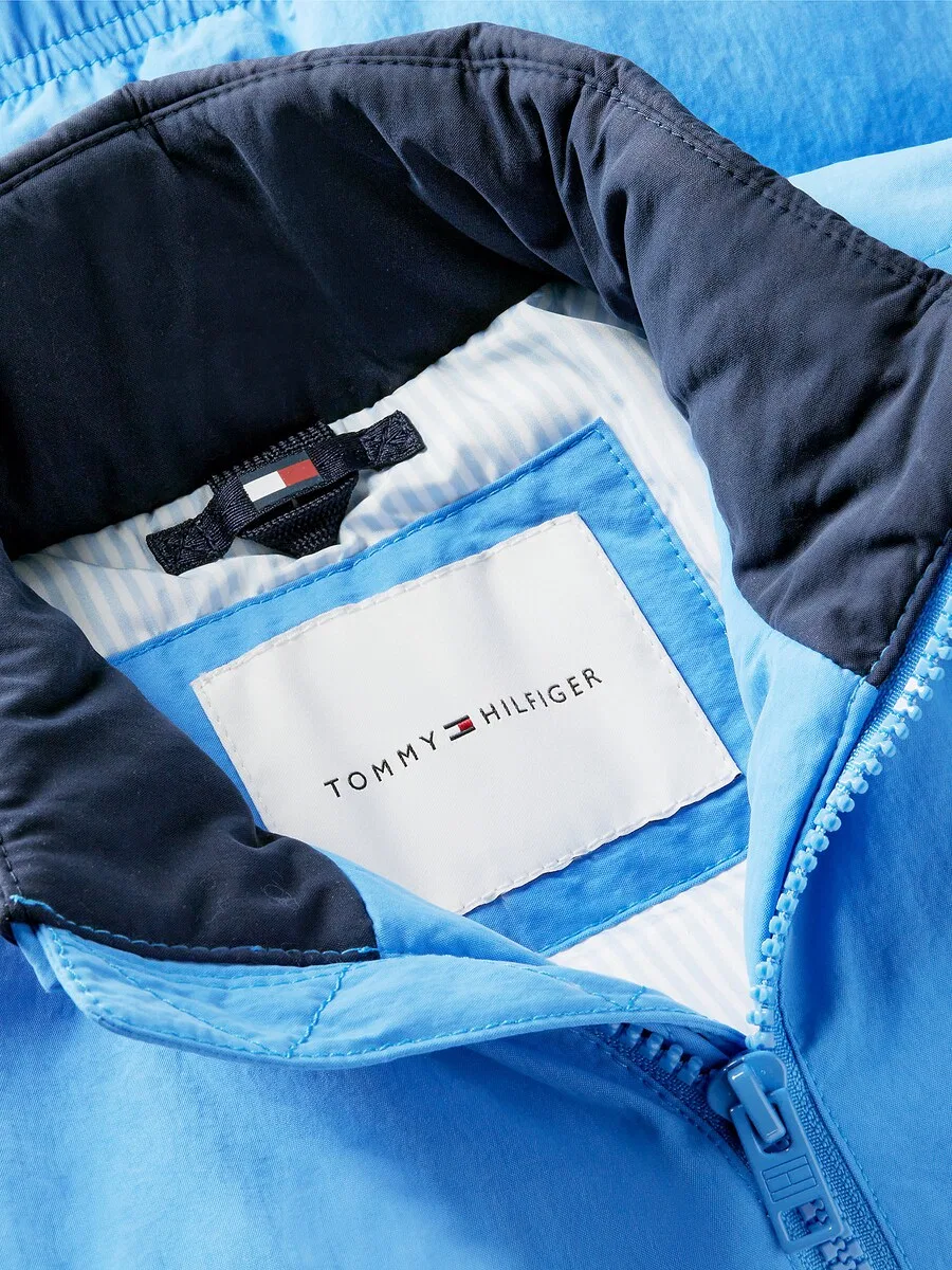 Куртка TOMMY HILFIGER для межсезонья, модель «Essential», в темно-синем и лазурном цветах — фото 2