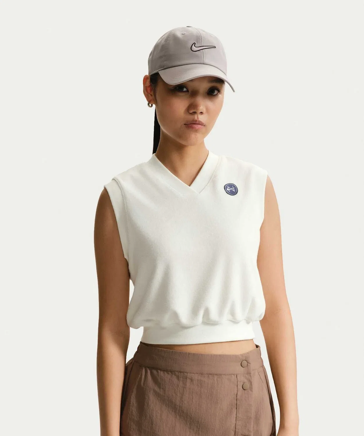 Женский топ-безрукавка из футера с V-образным вырезом Nike Sportswear Chill Terry, Cream