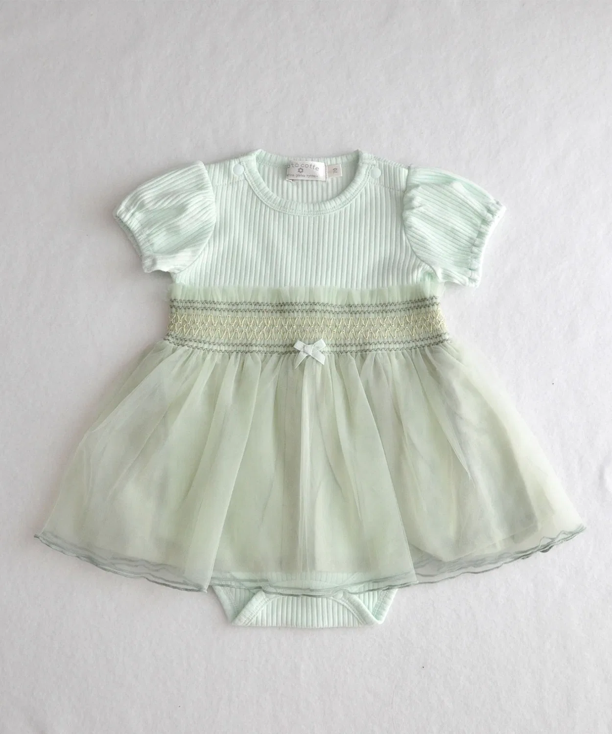 Детский боди-комбинезон с фриллами и лентой, модель Smocking Embroidery, coto cotte, Green