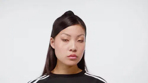 Женская футболка с U-образным вырезом SST Baby Tee Adidas Originals, черный — фото 2