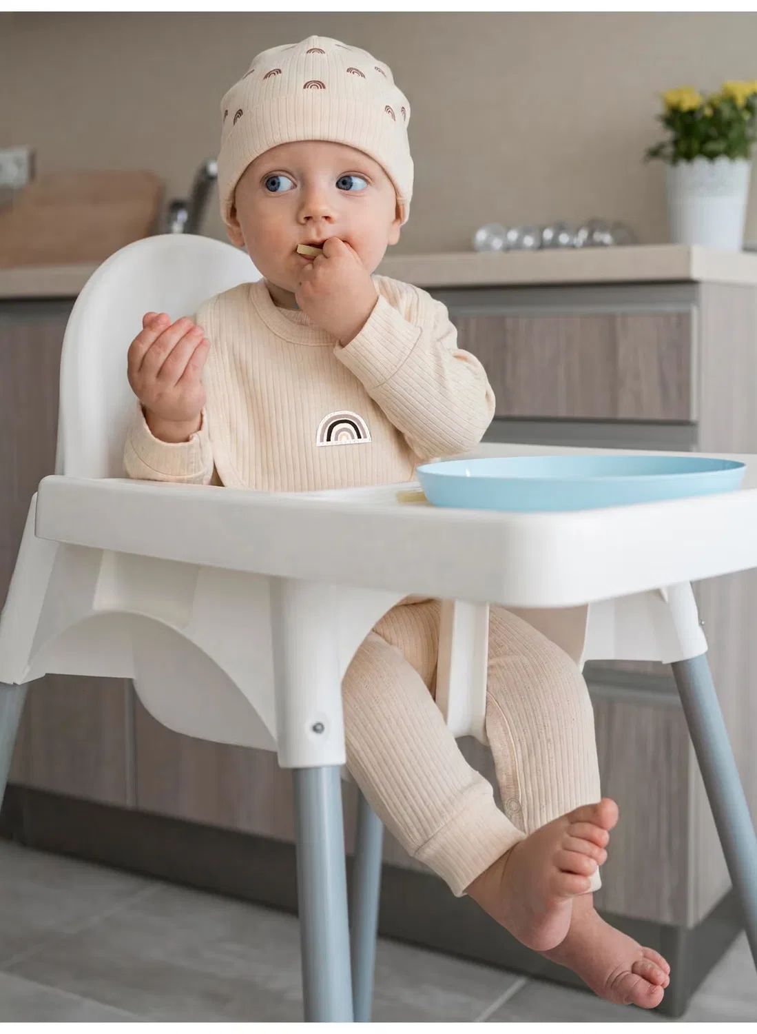 Комплект из ребристого хлопка с комбинезоном, шапочкой и слюнявчиком Babies Basic, бежевый — фото 3