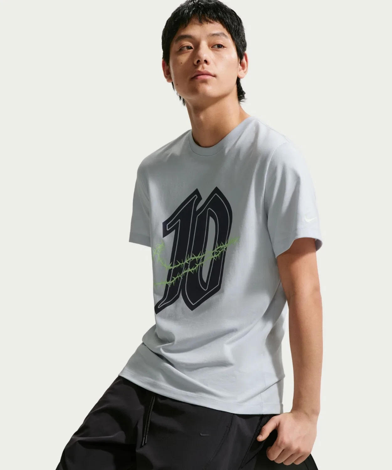 Мужская футболка с принтом Nike Sportswear, Pure Platinum — фото 4