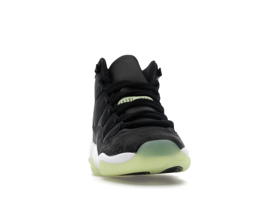 Детские кроссовки Lifestyle с контрастными акцентами Jordan 11 Retro Jordan, Black/Barely Volt/Dark Raisin/White — фото 2