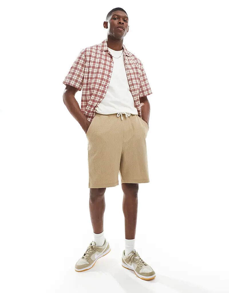 

Короткие свободные джинсы ASOS DESIGN с вафельной текстурой цвета верблюжьей шерсти