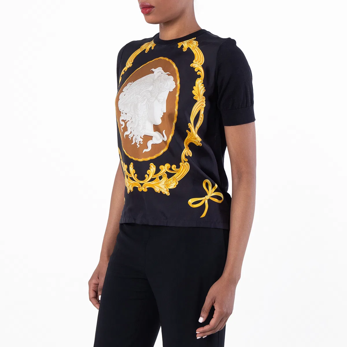 Топ с коротким рукавом Cameo Silk-Foulard Wool Knit Top Versace, Black/Gold — фото 2