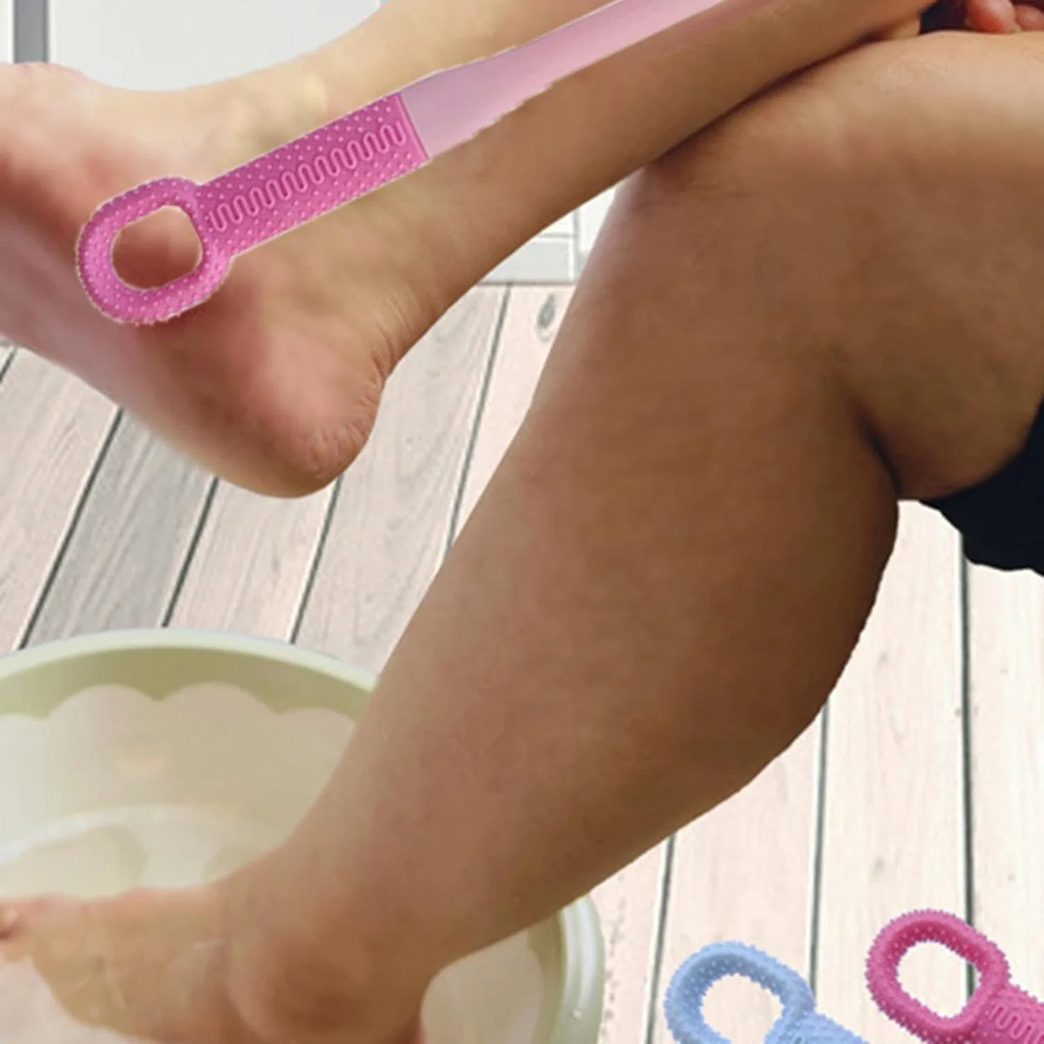 Щетка для ног с длинной ручкой, Silicone, 1 шт, 40 см, Розовый Generic — фото 4