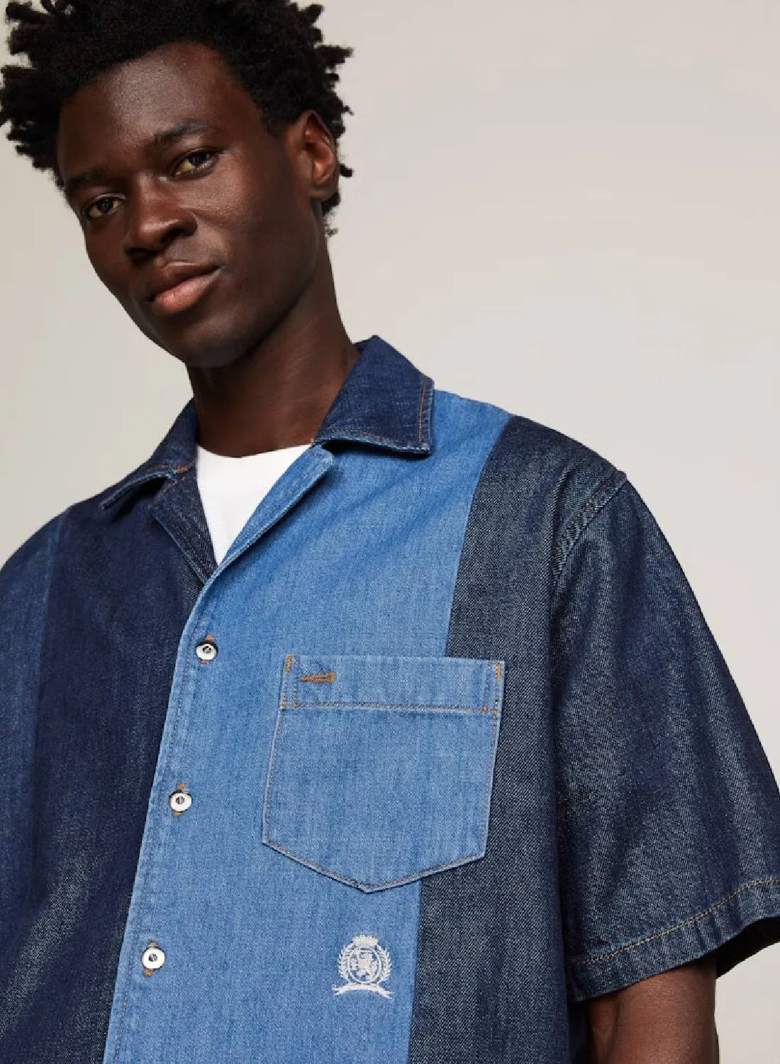 Рубашка джинсовая с коротким рукавом с контрастными панелями Tommy Hilfiger, индиго — фото 3