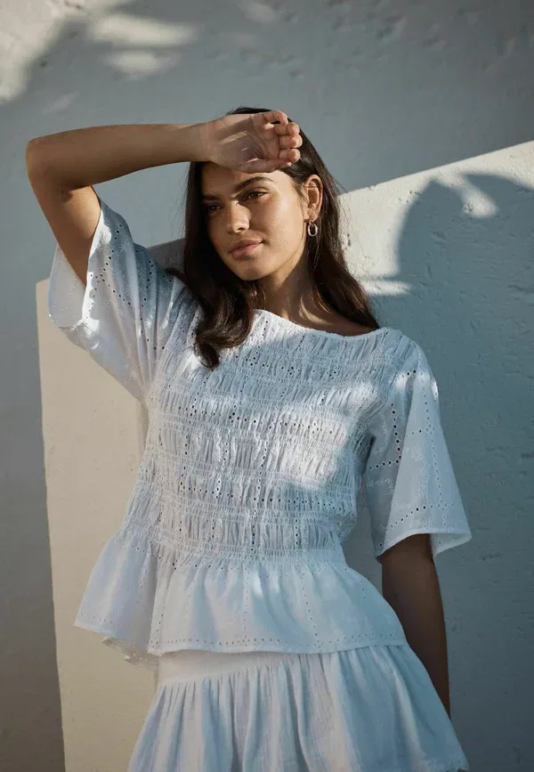 Блуза хлопковая Regular fit smocked slash neck short sleeve top Next, White Broderie, белый — фото 2